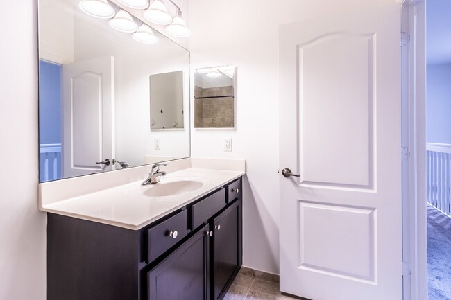 Building Photo - 9596 Town Parc Cir S