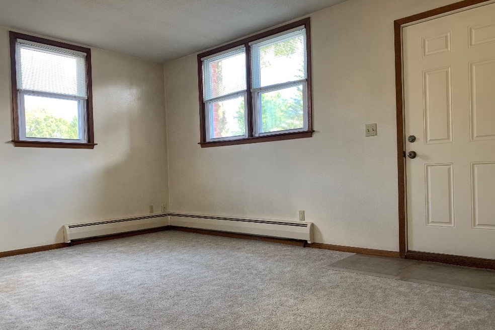 Living Room - 4713 Ontario St