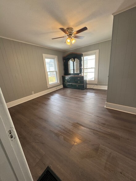 Master Bedroom - 16 Pine St