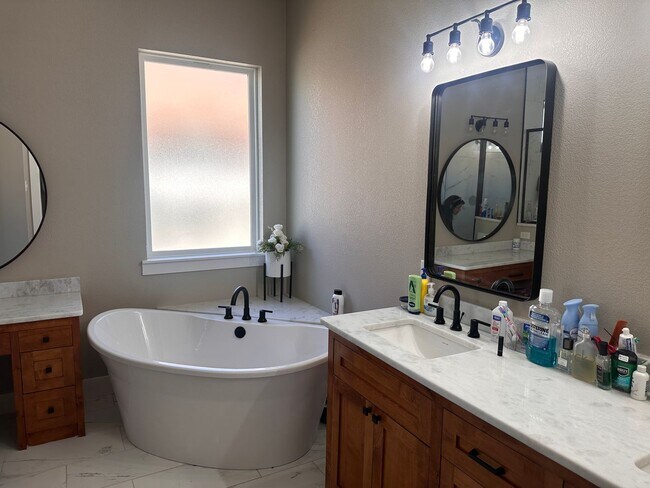 Building Photo - LAKE FRONT PROPERTY!  4/3/2; FULLY  FURNISHED