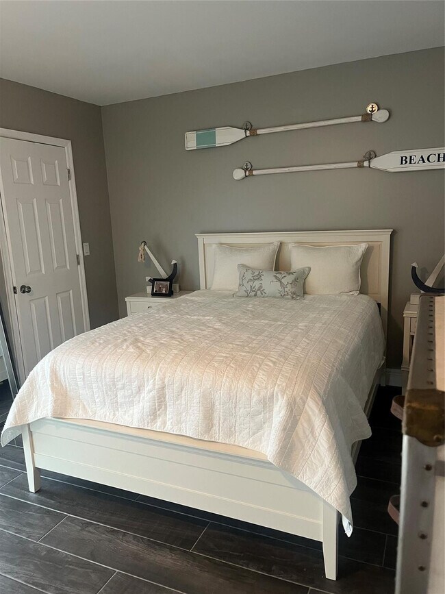 Building Photo - 2113 NE 44th St