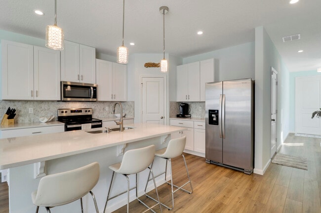 Building Photo - 5719 SE Edgewater Cir