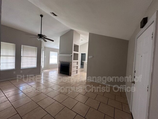 Building Photo - 2805 Summer Ridge Dr