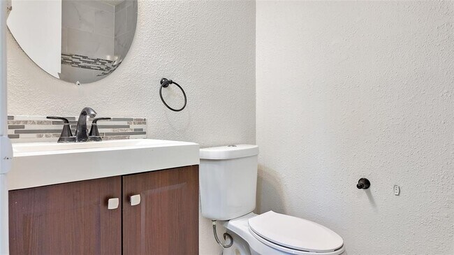 Building Photo - 4706 Glendower Dr