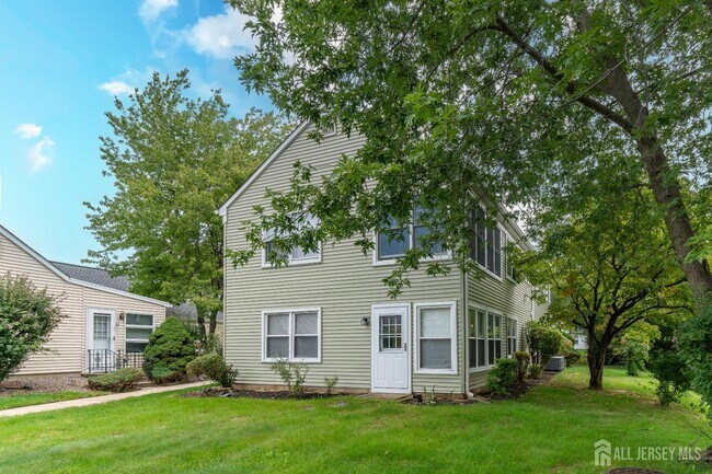 Building Photo - 456 Roxbury Ln