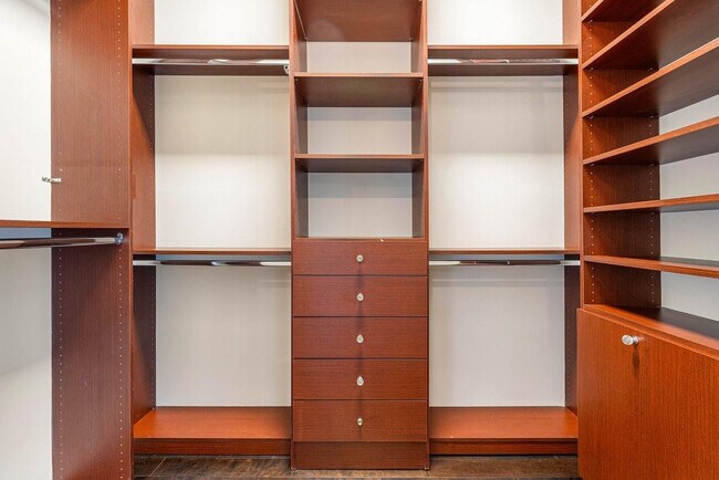 Building Photo - 549 NE 19th Ave