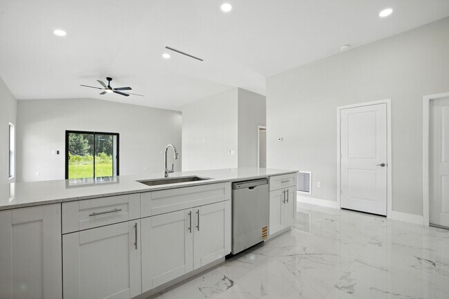 Building Photo - 2838 Tropicana Parkway W