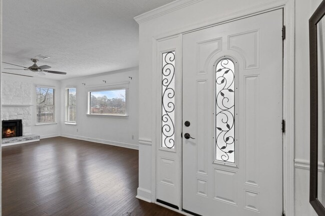 Building Photo - 366 E Post Oak Crossing SW