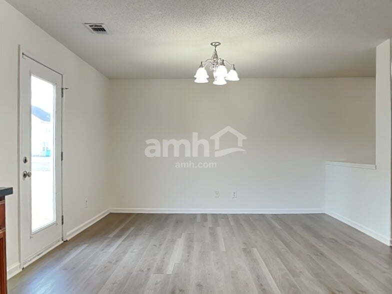 Building Photo - 506 Diamond Cut