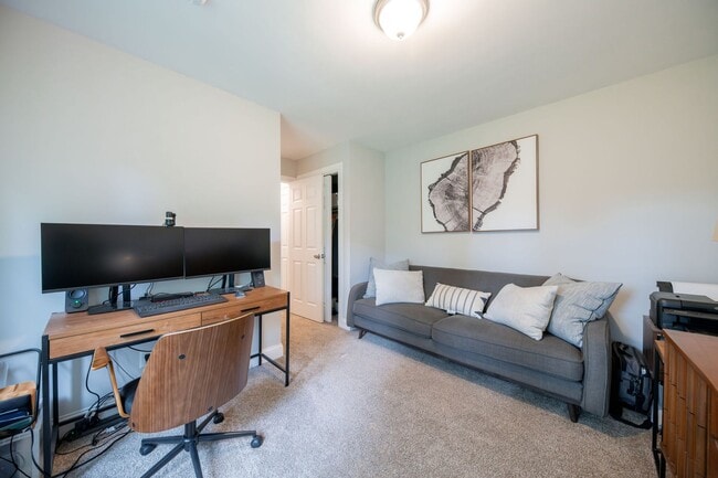Building Photo - Fantastic and updated 4 bedroom home in Au...
