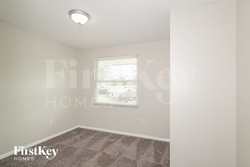 Building Photo - 455 Down Hill Dr