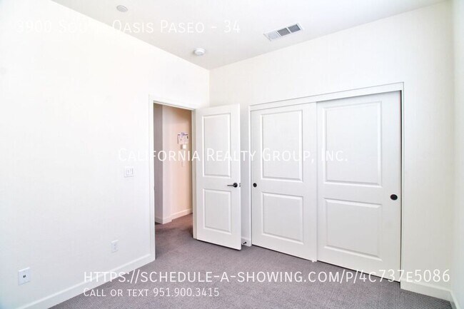 Building Photo - 3900 S Oasis Paseo
