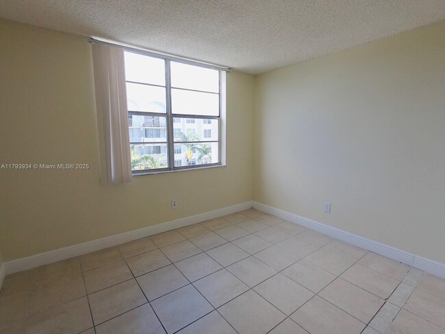 Building Photo - 488 NW 165th St