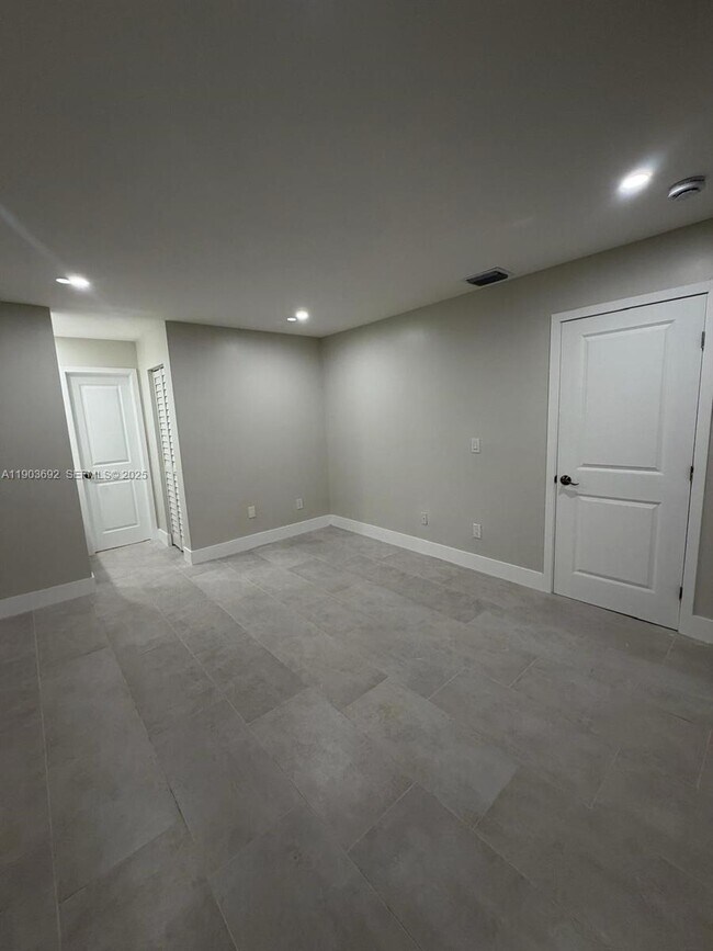 Building Photo - 9716 Hammocks Blvd