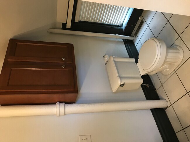 Building Photo - 427 W Pleasant St