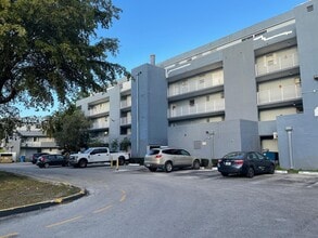 Building Photo - 9375 Fontainebleau Blvd