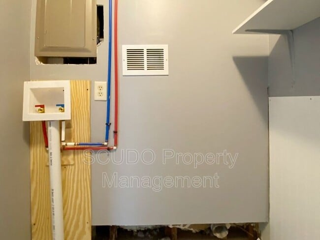 Building Photo - 2706 W 77th St