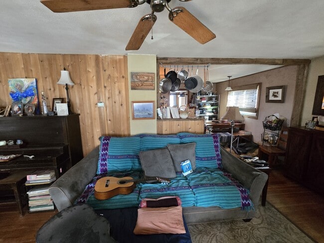 Building Photo - 417 E Tamarack St