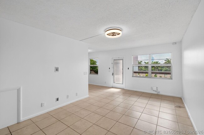 Building Photo - 4028 Hythe B