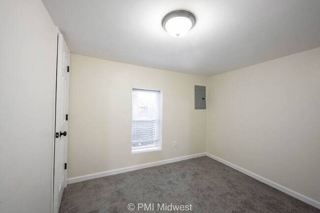 Building Photo - 514 N Chester Ave