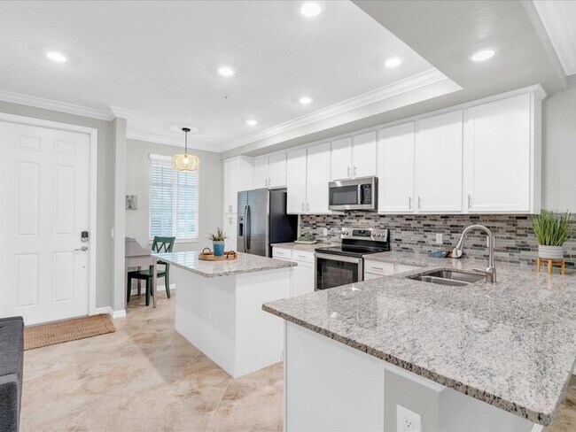 Building Photo - 14081 Heritage Landing Blvd