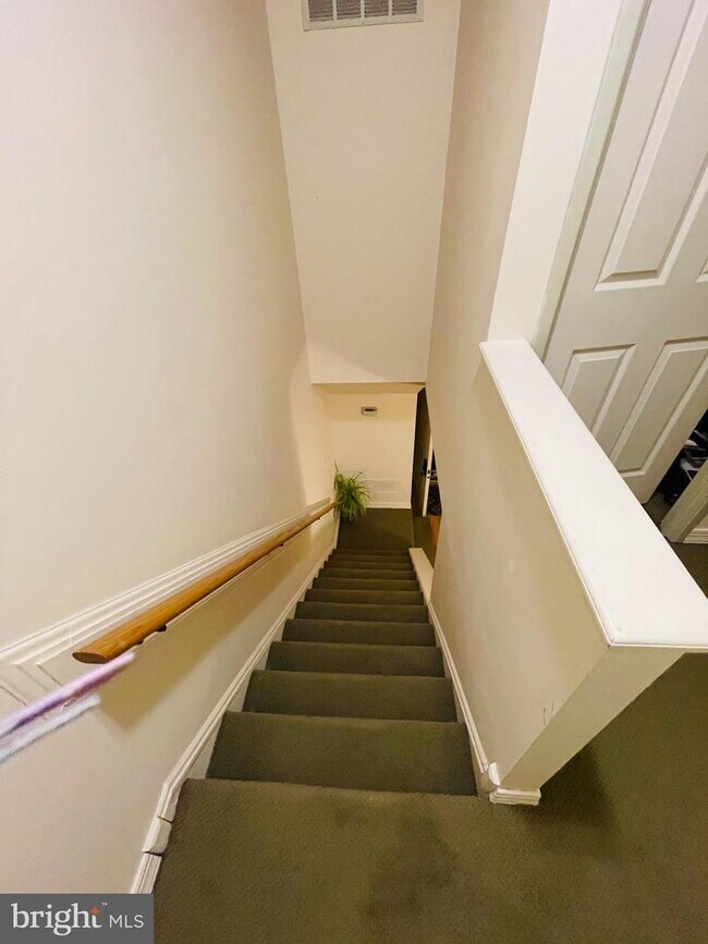 Building Photo - 201 Village Walk