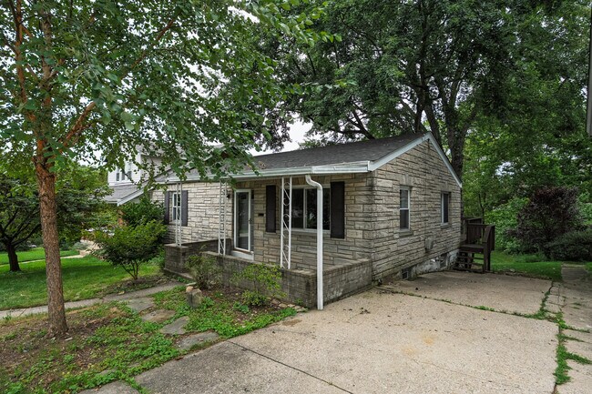 Building Photo - 13 Anthony Ln