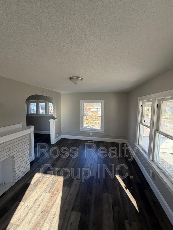 Building Photo - 400 Spencer St