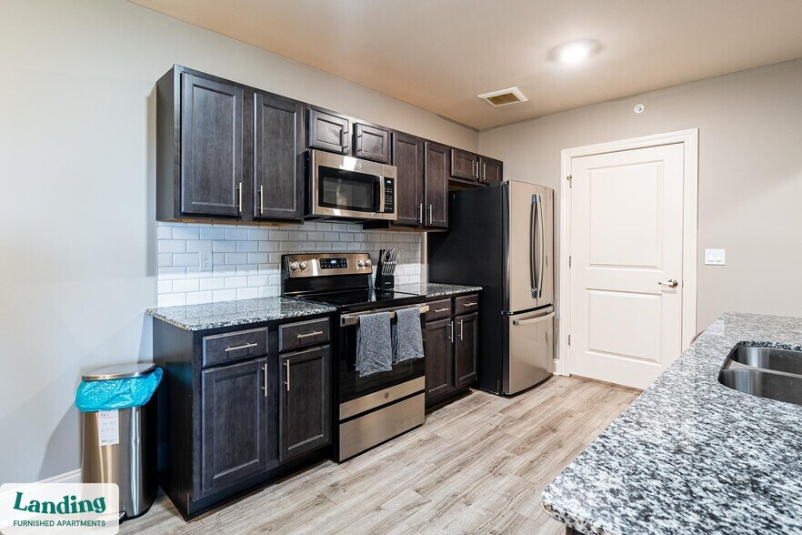 Building Photo - 305 Laredo Dr