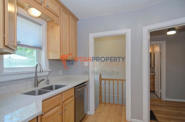 Building Photo - 684 East Ninth Avenue