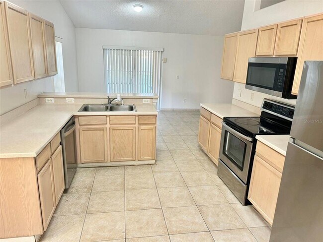Building Photo - 147 S Roma Way