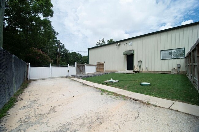 Building Photo - 10430 FM 1097