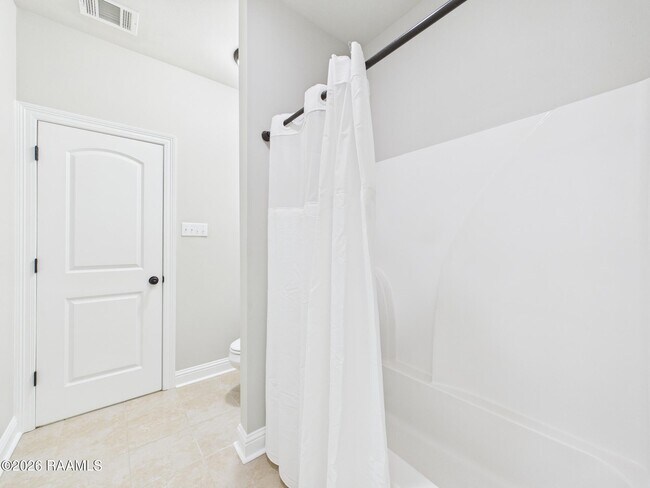 Building Photo - 100 Lacebark Dr