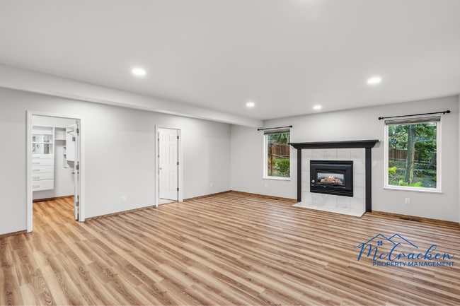 Building Photo - 525 Ashland Loop Rd