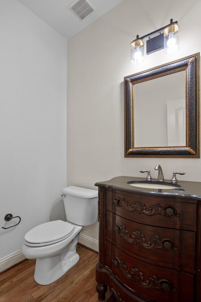 Building Photo - Luxury Highland Park Condo