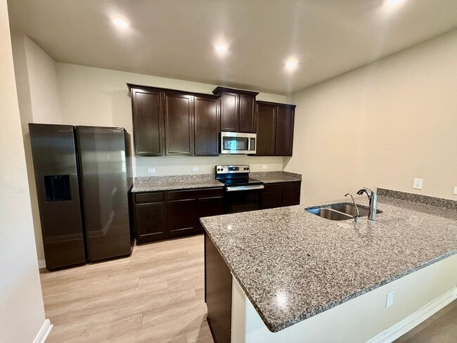 Building Photo - Modern Comfort and Stylish Living