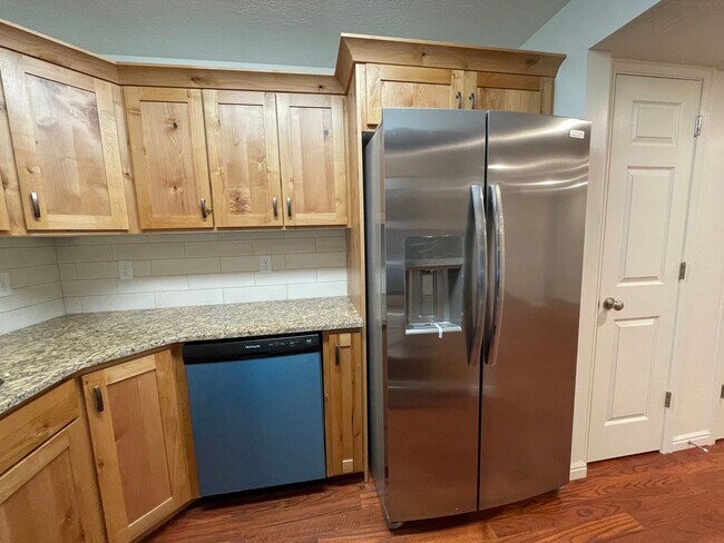 Building Photo - Remodeled 2 Bedroom 2 Bathroom Condo Near BYU