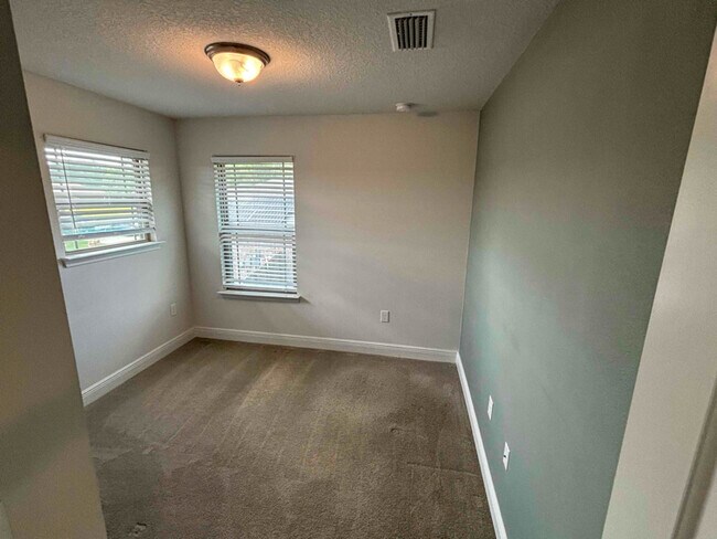 Building Photo - 5747 Periwinkle Ln