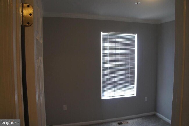 Building Photo - 5814 Holly Springs Dr N