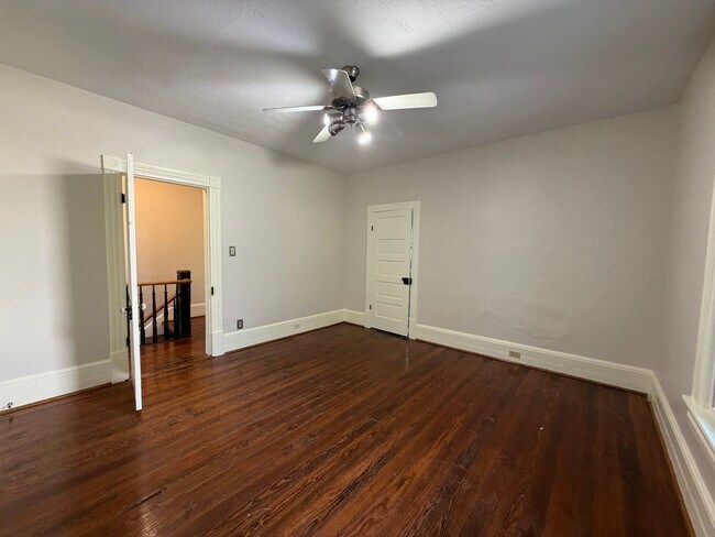 Building Photo - 606 Elm Ave