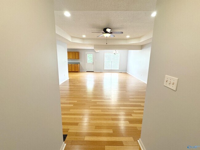 Building Photo - 183 Hollington Dr NE