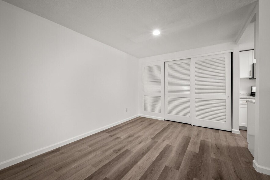 Building Photo - 20 Little Oak Ln