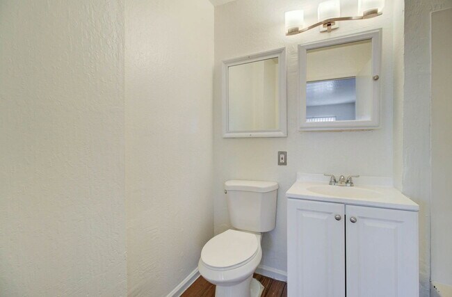 Building Photo - 1501 E Roosevelt St