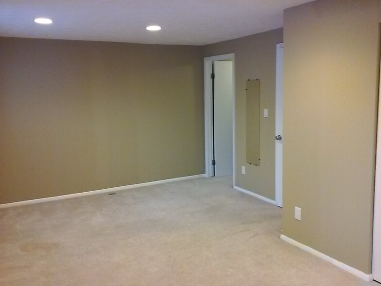 Building Photo - 6415 Meadow Rue Dr