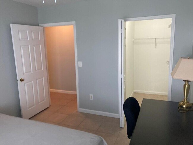 Building Photo - Beautiful 2BD / 2BA Condo – Close to Unive...