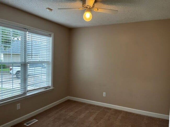 Building Photo - Beautiful Home in Hunters Ridge New Bern