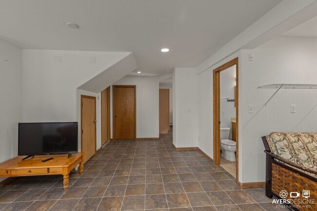 Building Photo - 36800 Lou Morgan Rd