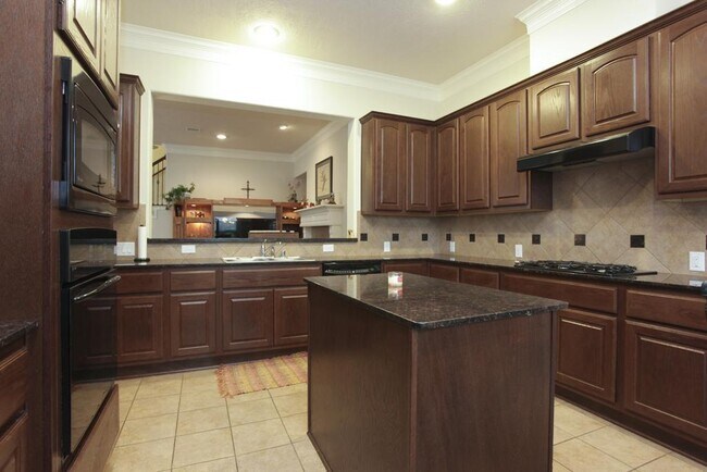 Building Photo - 3030 Royal Oaks Crest
