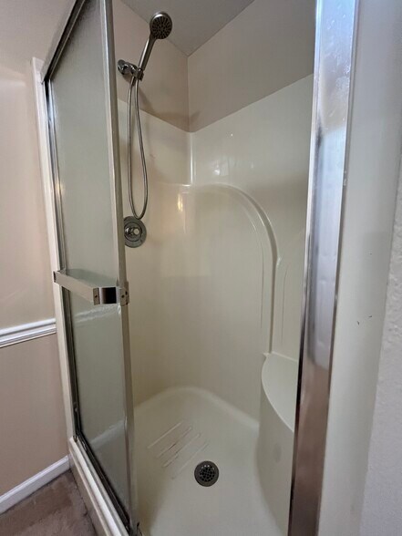 Shower - 7218 Timber Trl