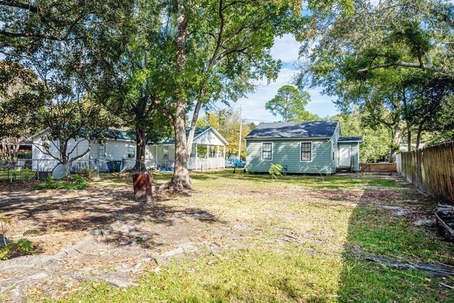 Building Photo - Adorable Updated Cottage in Pascagoula